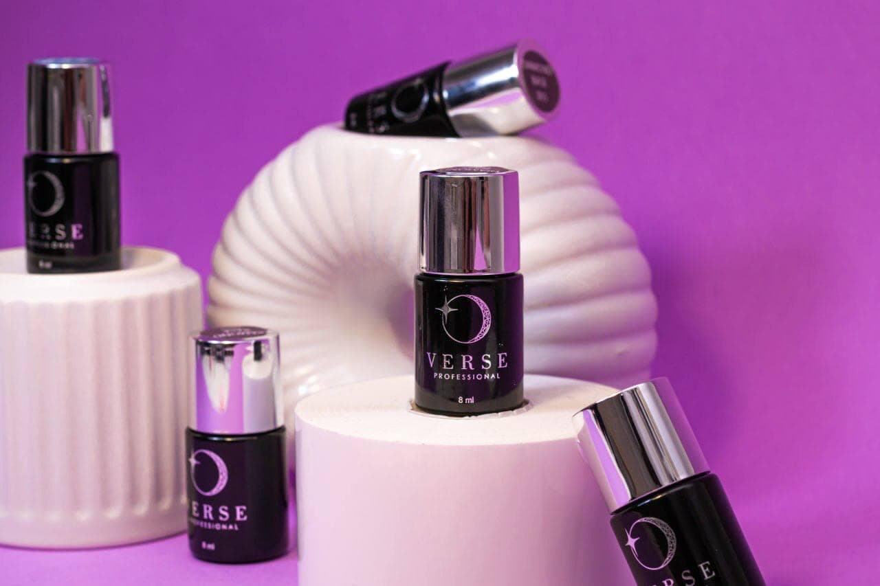 VERSE Professional 8 ml bottles on plinths